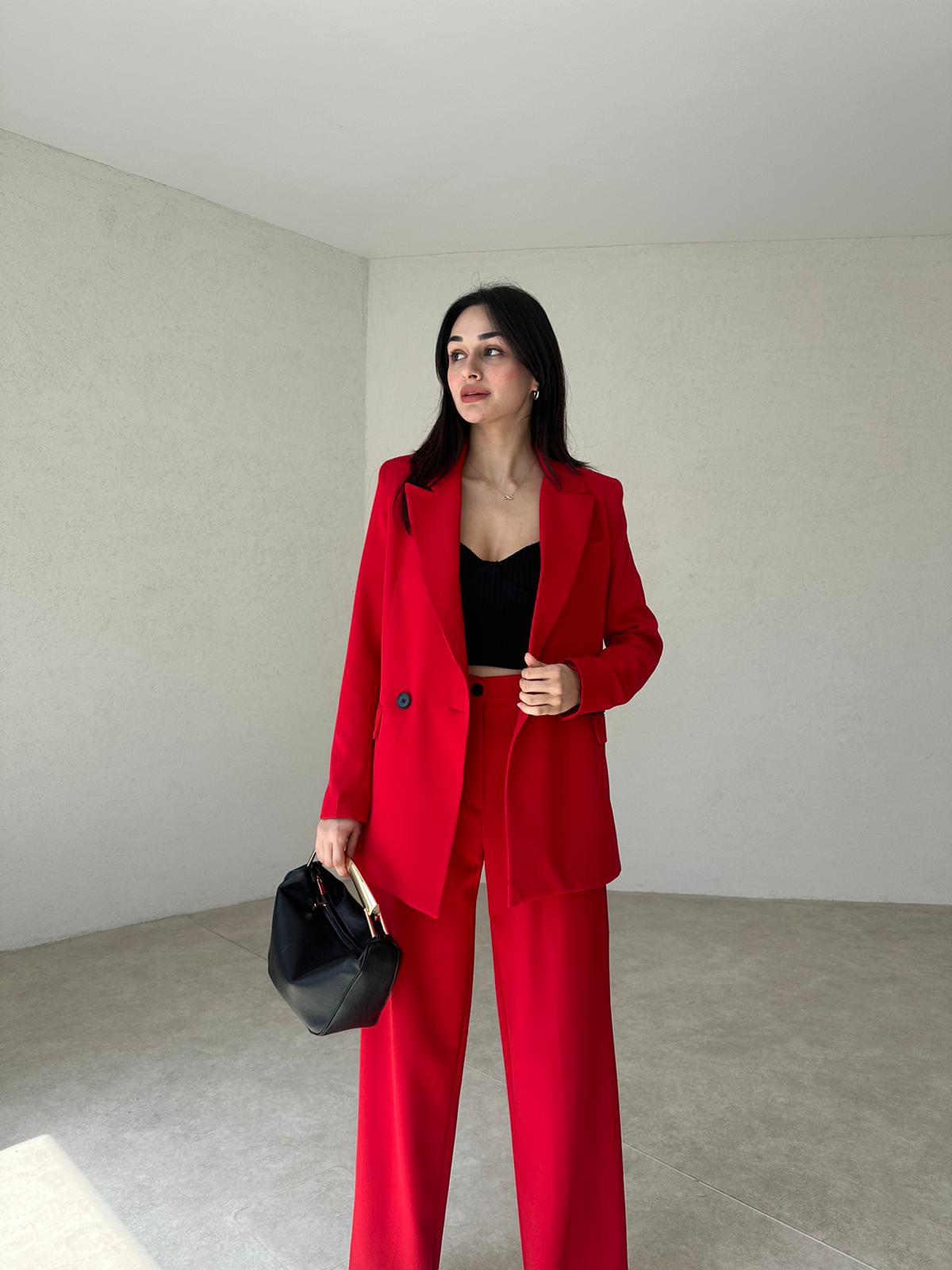DOUBLE-BREASTED RED PANTSUIT