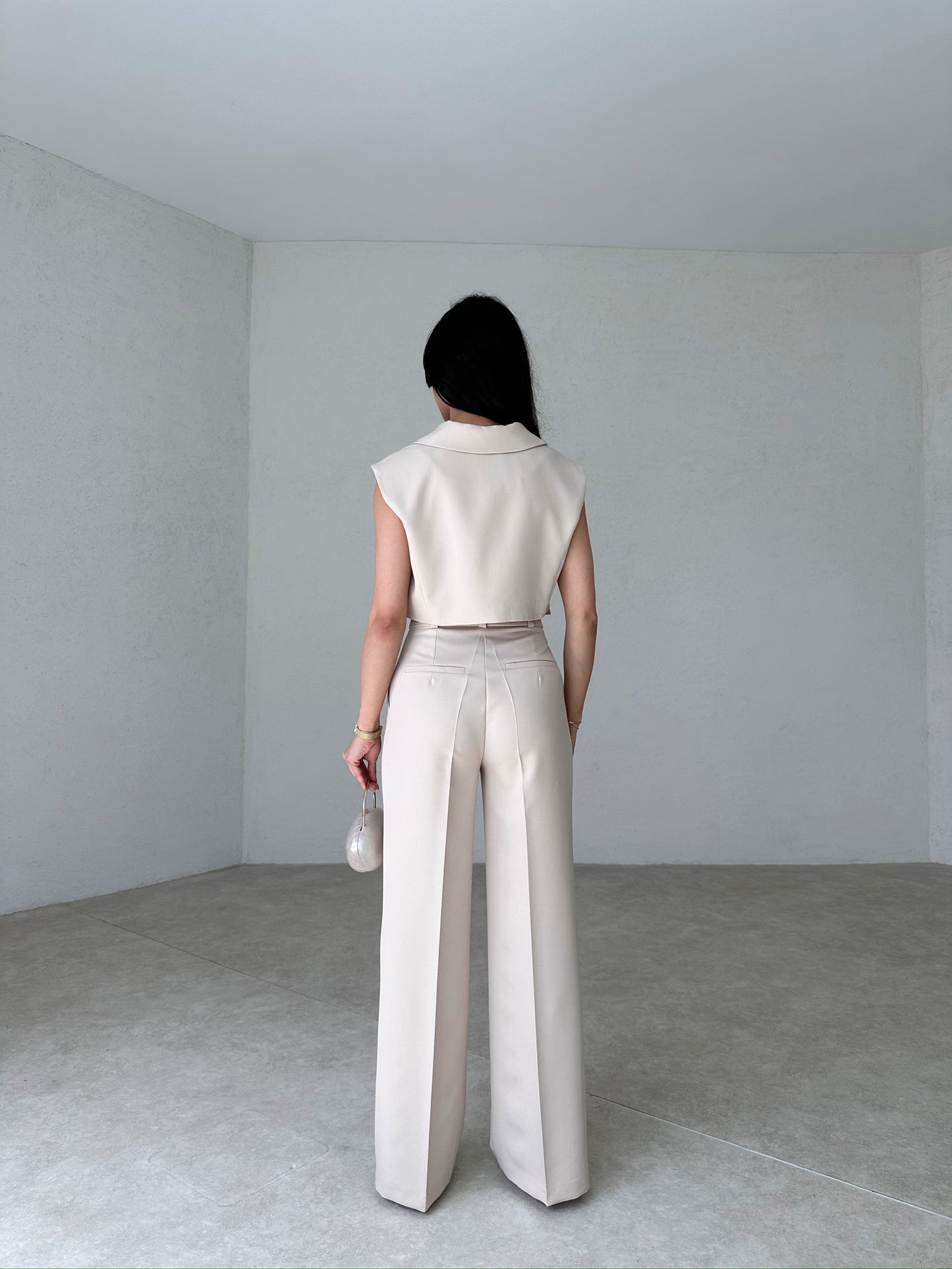 Sleeveless cropped blazer and pant set