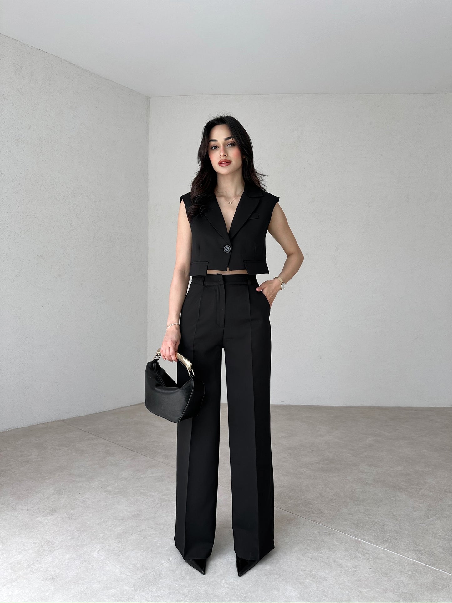 Sleeveless cropped blazer and pant set