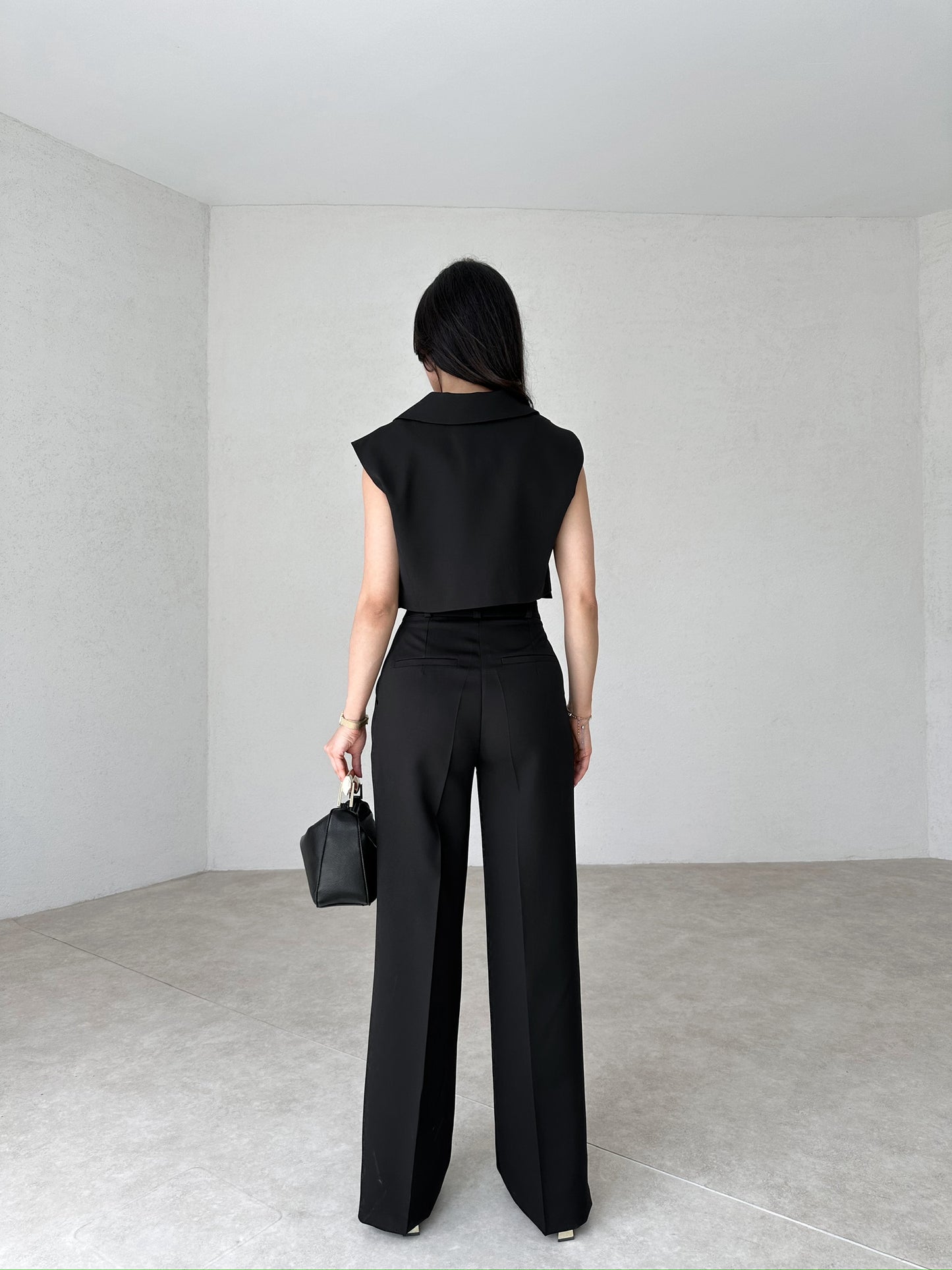 Sleeveless cropped blazer and pant set